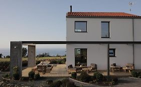 El Faro Unkempt - Tazones